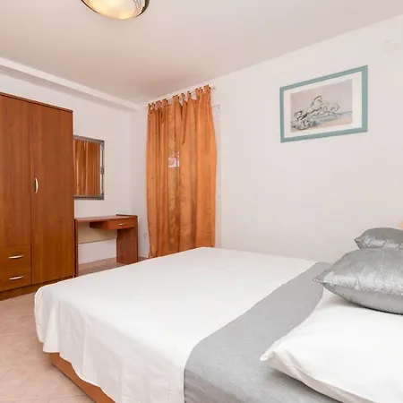 Slavomir Apartment *