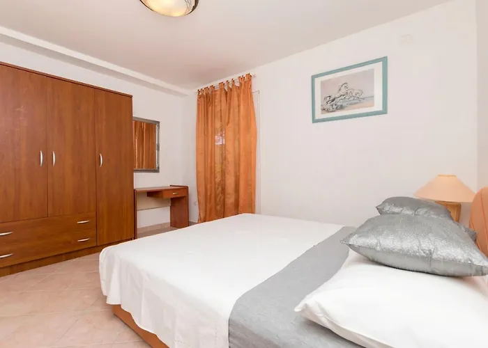 Slavomir Apartament *